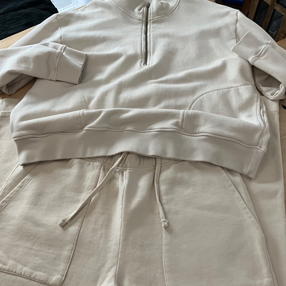 MATE THE LABELB0NE NEW BUNDLE  LARGE TOP/ XTRA LARGE BOTTOMS - Picture 8 of 8